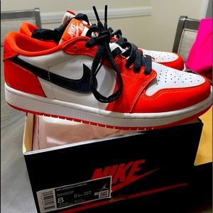 Air jordan 1 low OG, worn like 3 times good condition with extra shoe strings